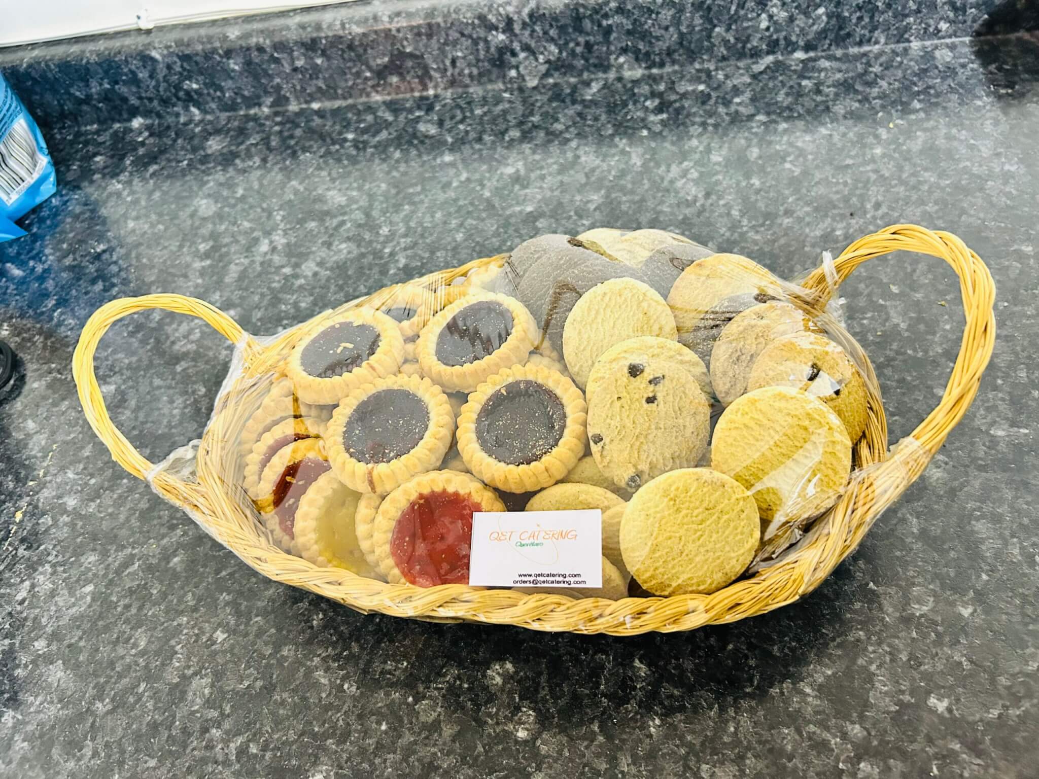 Canasta de productos para coffee break